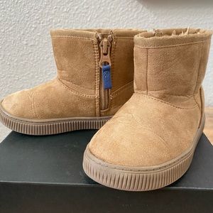 Toddler unisex boots size 8C